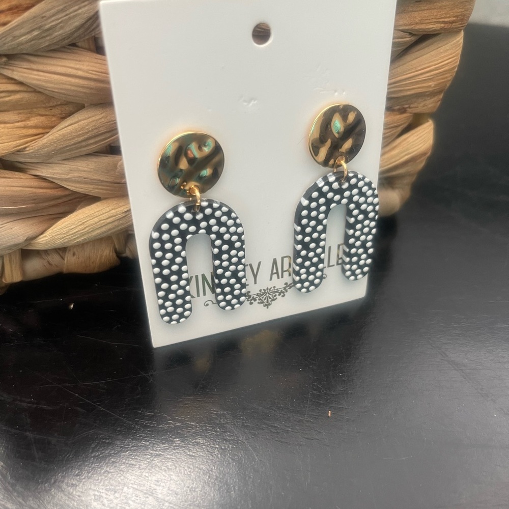 Kinsley Armelle Earrings